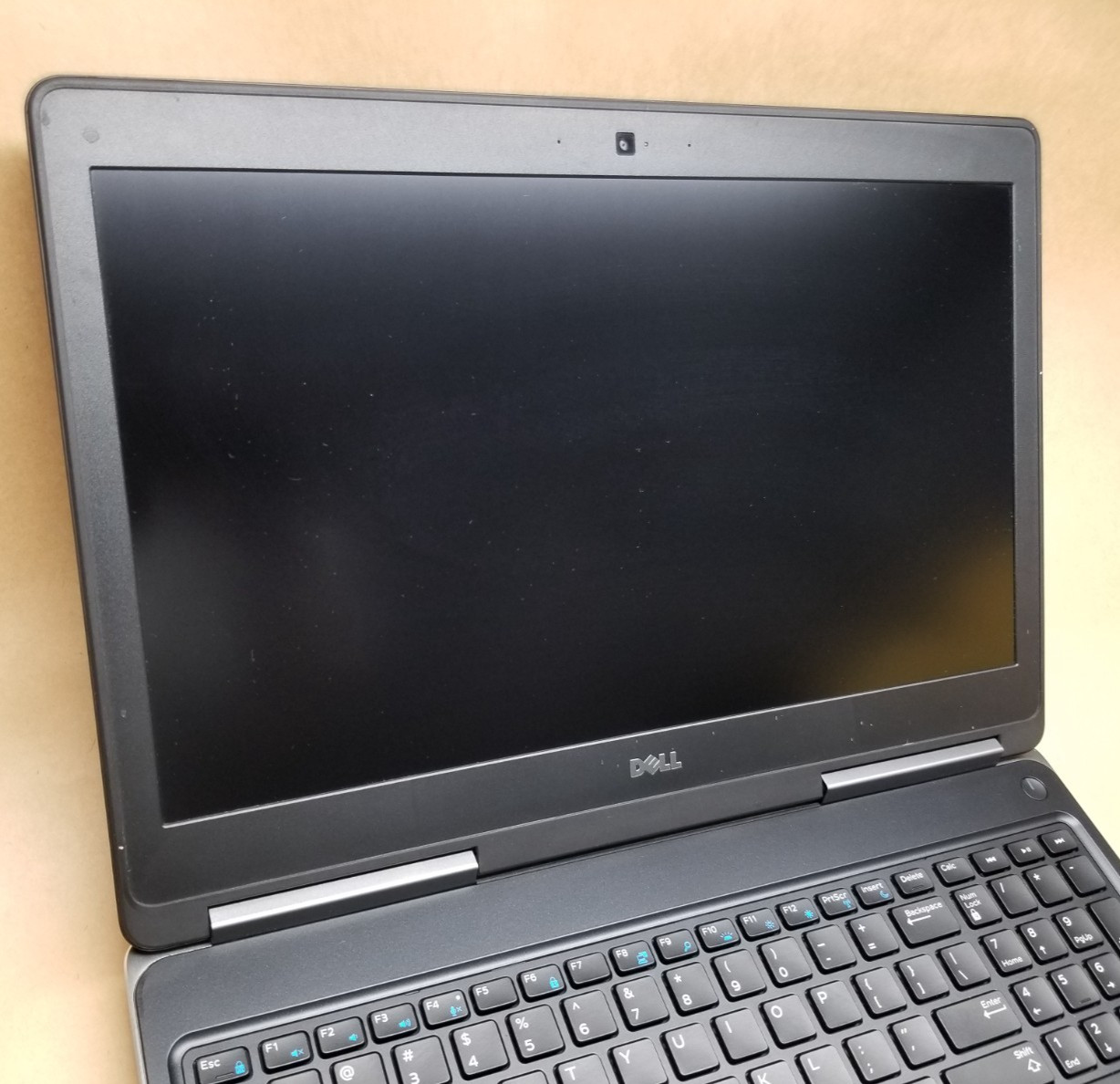 Dell Precision 7520 i7-7700HQ 24GB RAM 240GB SSD & 1TB HDD| Quadro M2200| WIN 11