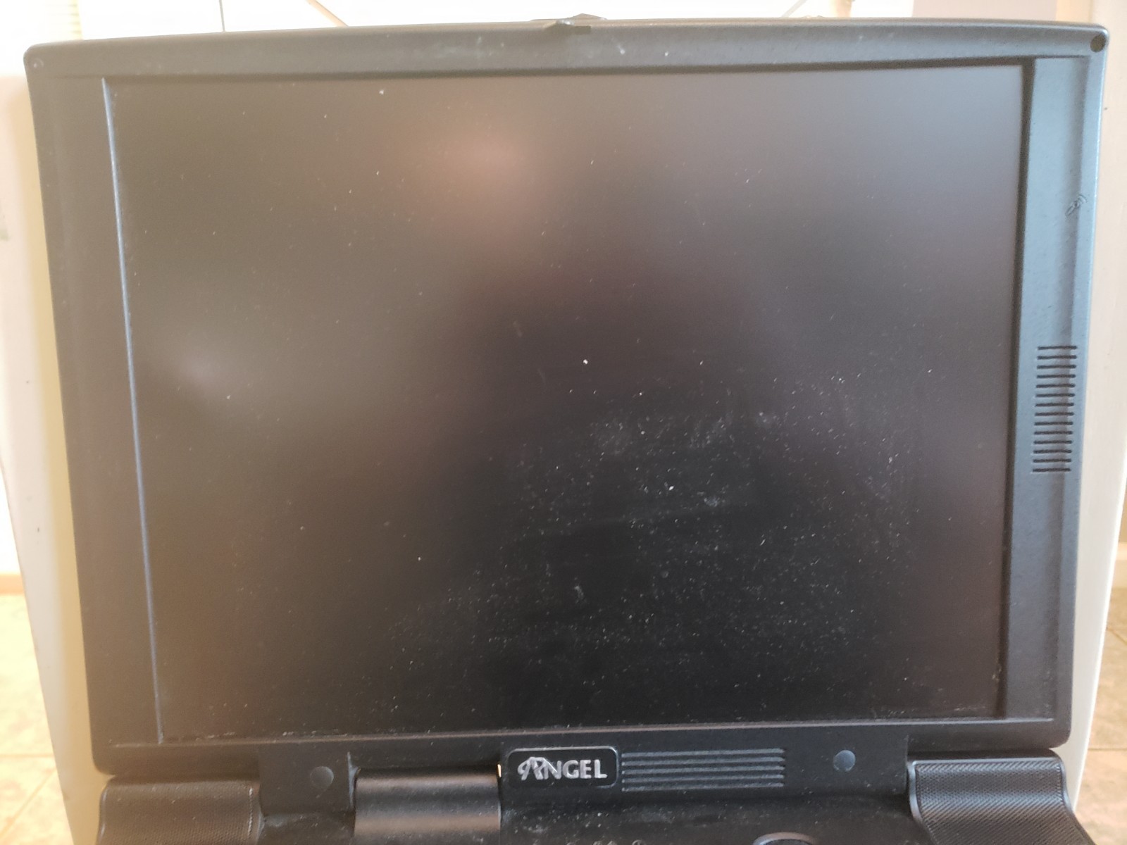Very Rare Clevo Kapok 8500v Vintage Gaming Laptop P3 1ghz 768m AtiRage128 Winxp