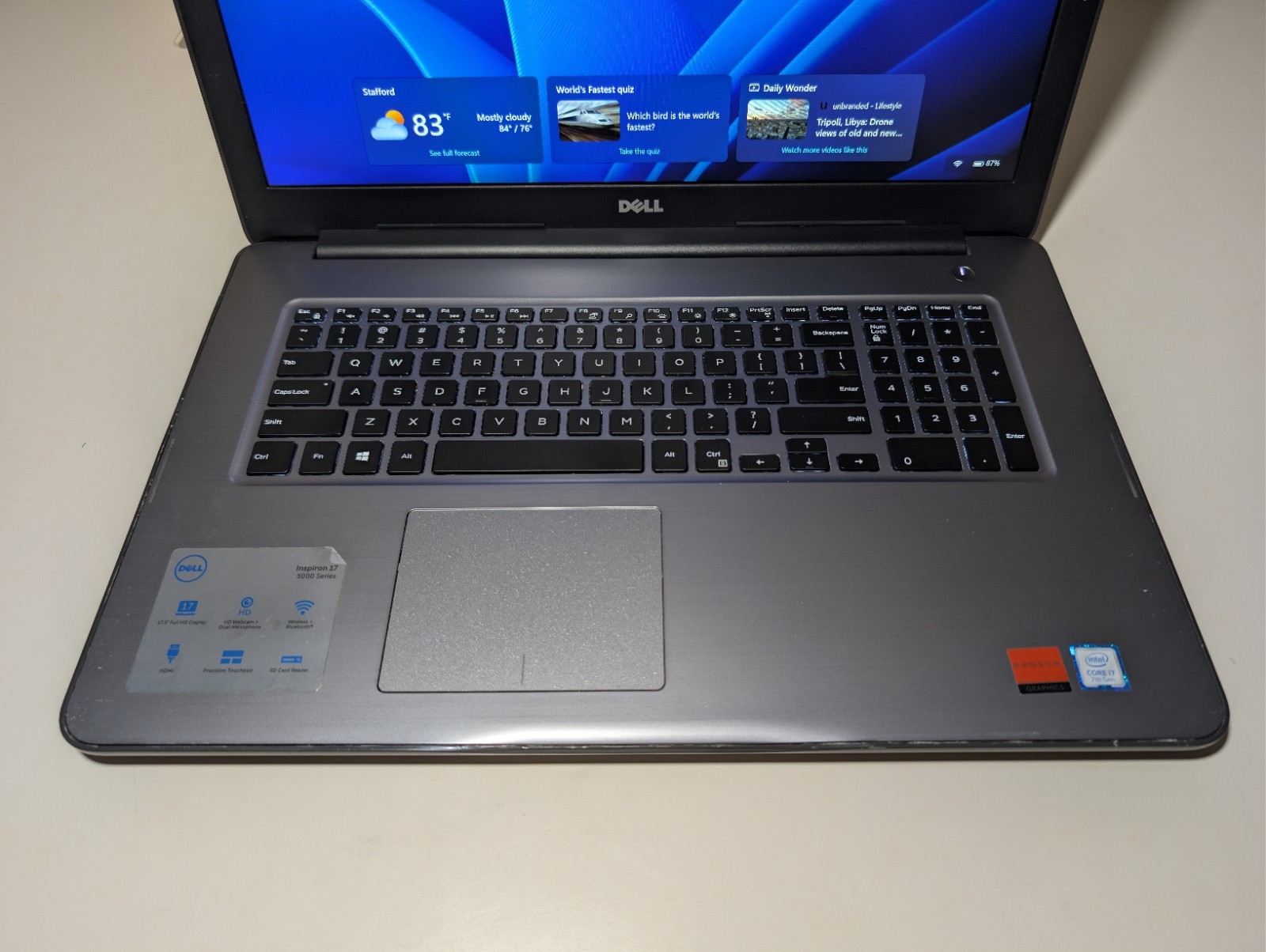 17″ DELL INSPIRON 5767 | i7-7500U 16GB RAM 256GB SSD | FHD AMD Radeon R7 Backlit