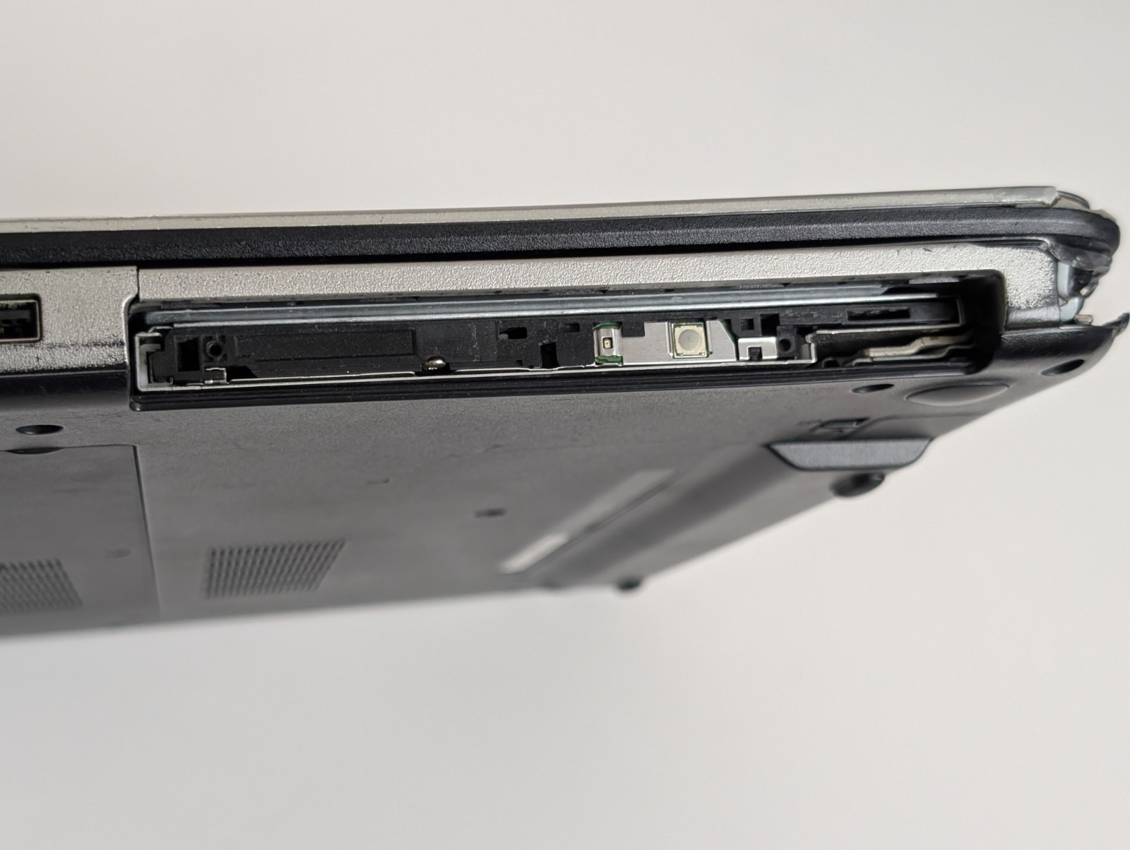 Dell Inspiron 15R (Model 5537) laptop. This unit is not working and is being…