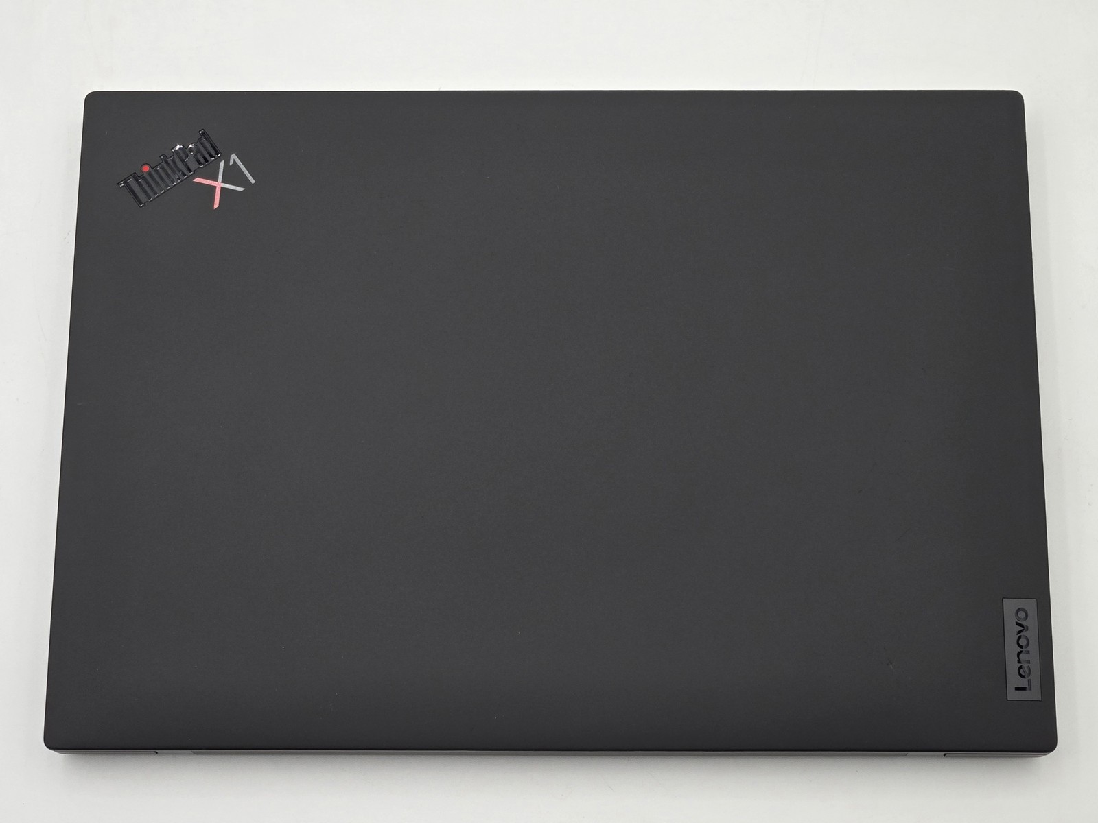 Lenovo ThinkPad X1 Carbon Gen 10 14 WUXGA Touch i5-1240P 16GB 512GB SSD W11P