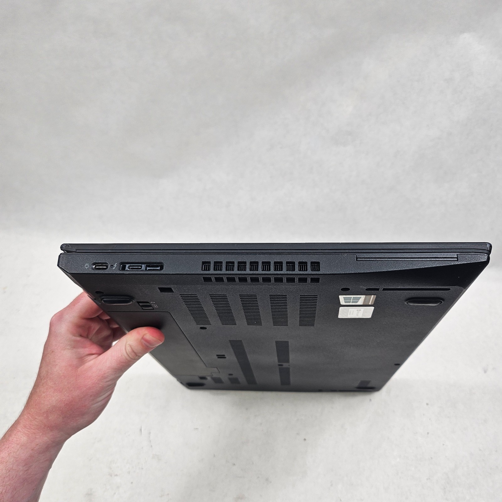 Lenovo ThinkPad T580 15.6 FHD Core i5-8350U 1.60GHz 8GB 128GB SSD – Broken USB