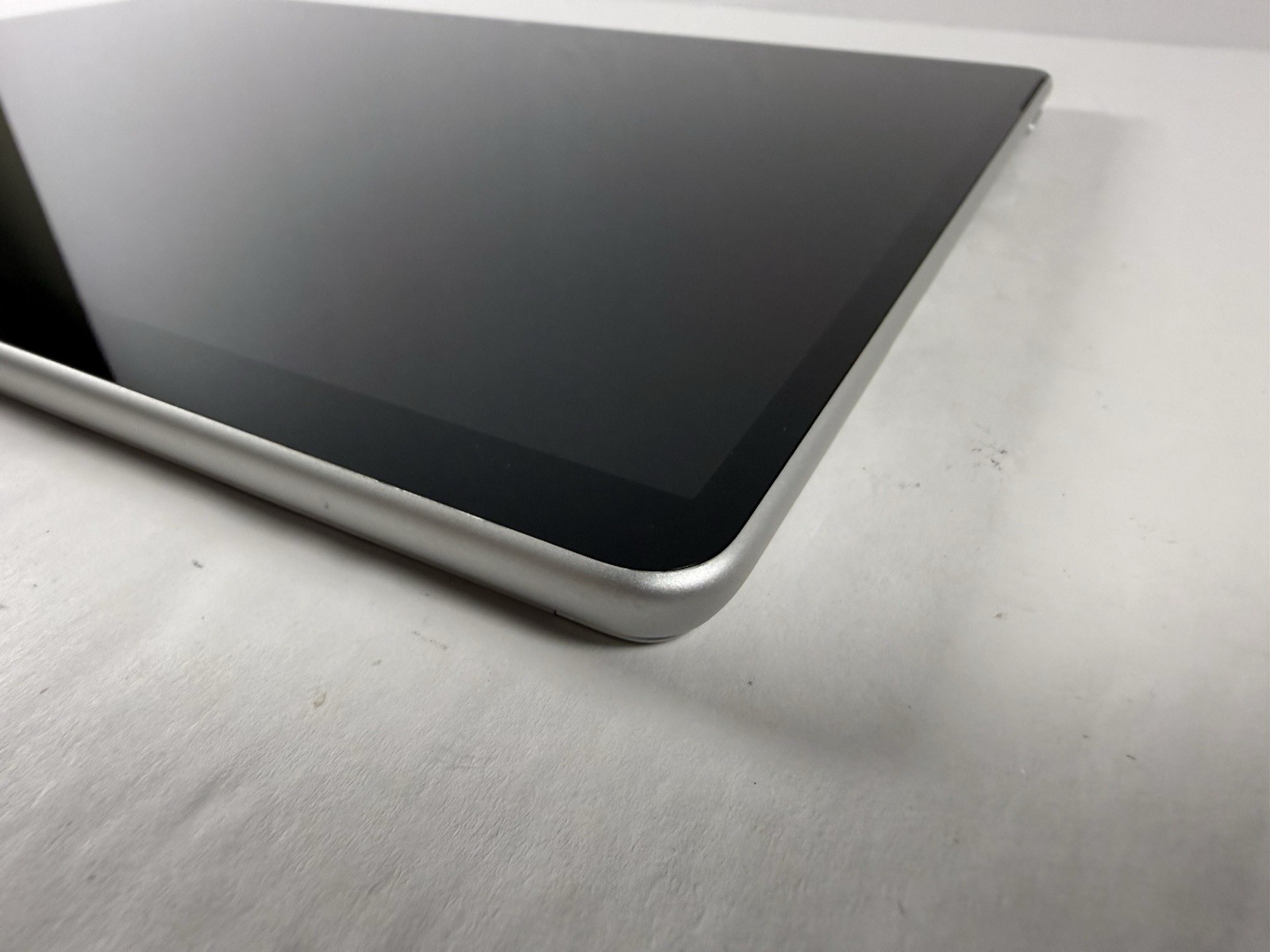 Microsoft Surface Pro 8 (1982) i5-1145G7 – 16GB RAM – 256GB 120Hz – Win 11 Pro