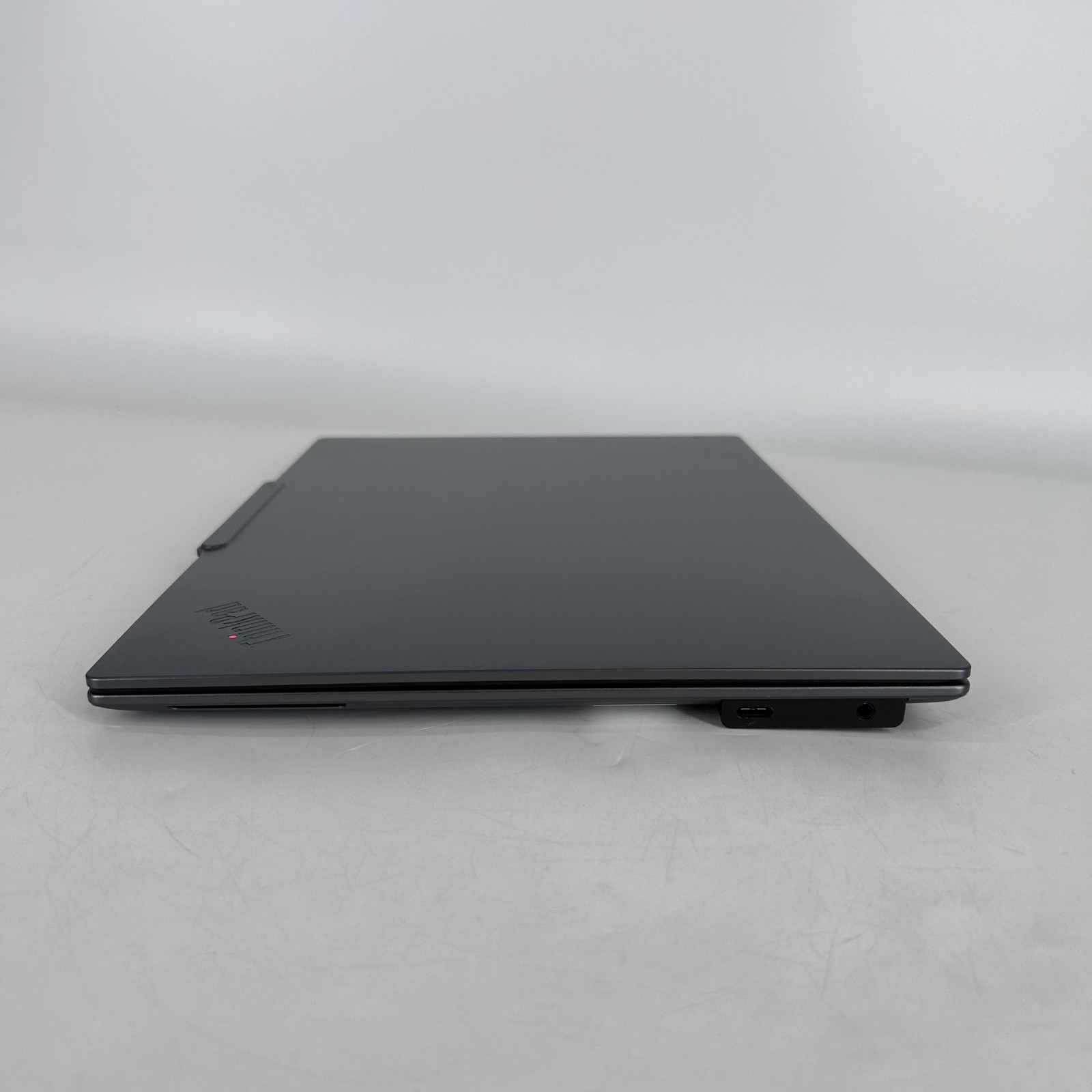Lenovo ThinkPad X9 14 QHD+ TOUCH 2.2 GHz Ultra 7 268V 32GB 1TB SSD – LCD BLEED