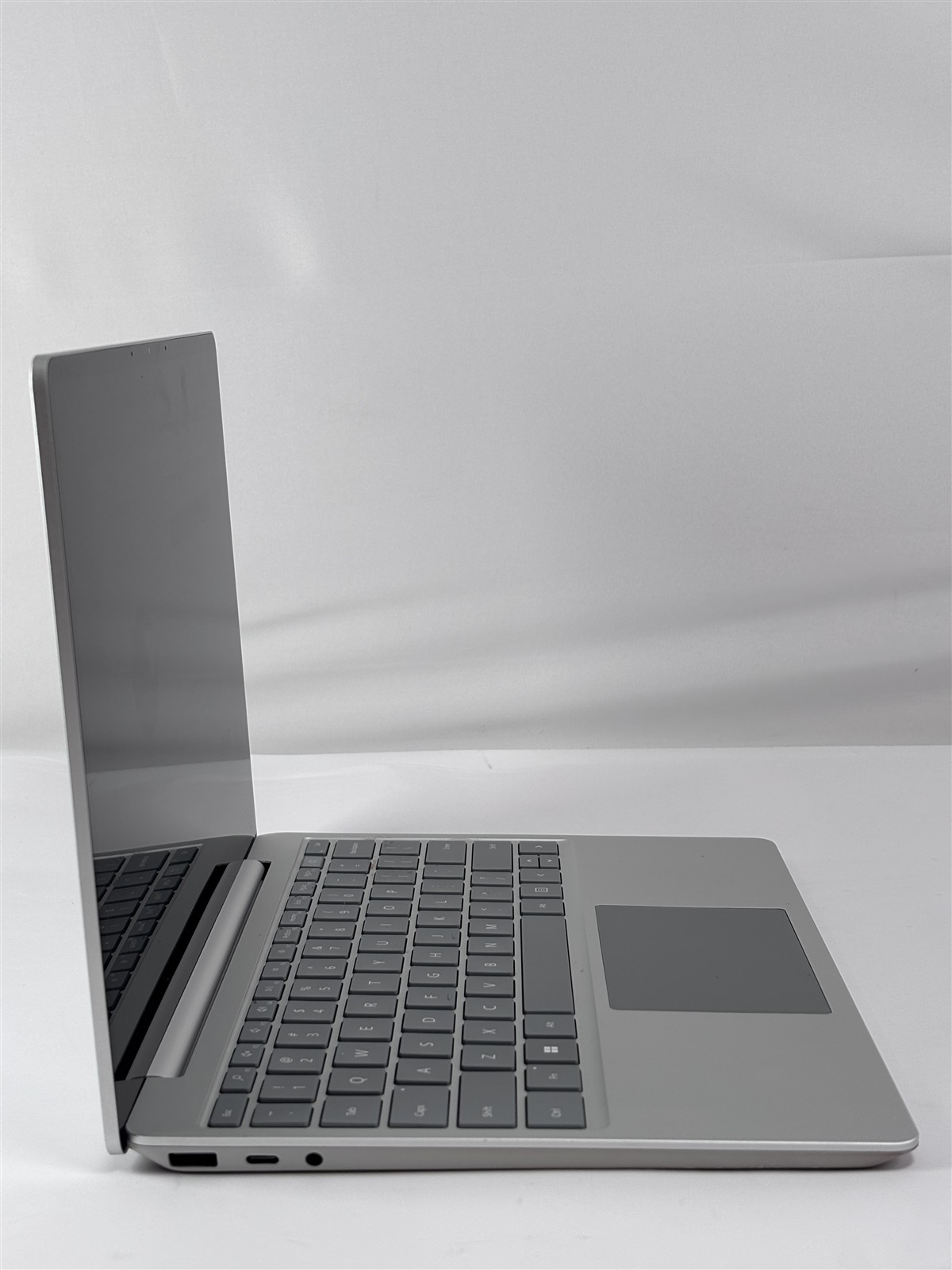 Microsoft Surface Laptop Go 2 12.4″ Core i5-1135G7 16GB RAM 256GB SSD Win11 Home