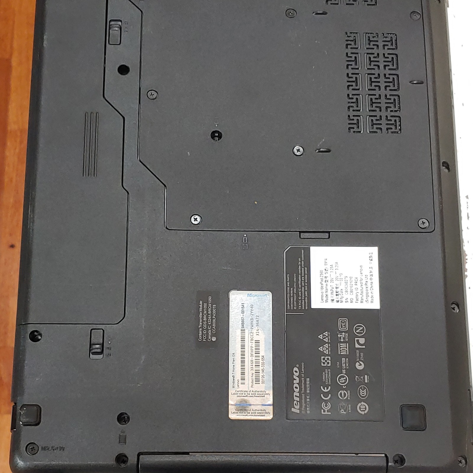 Lenovo IdeaPad Z560 15.6″ Laptop Intel i3 M380/2.53GHz/4 GB RAM/320GB HDD/Win 7