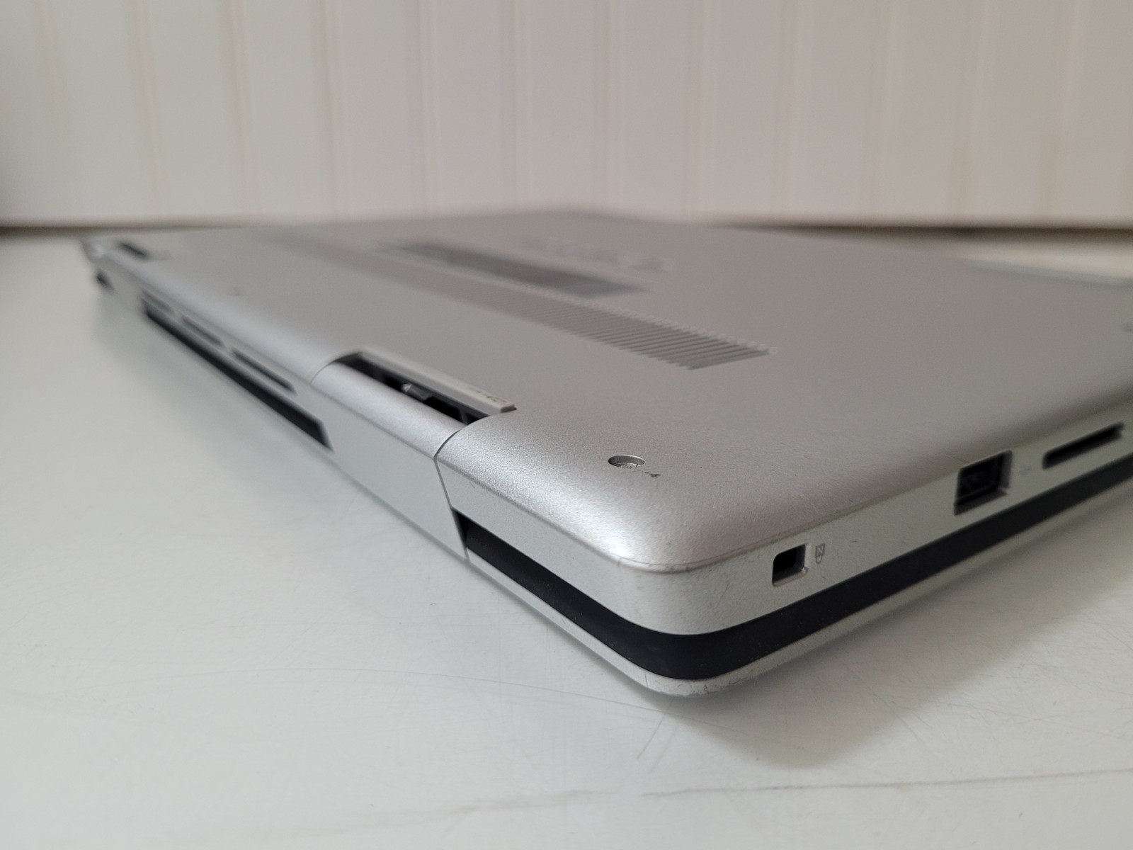 Dell Inspiron 5482 Intel Core i5-8265U 1.6Ghz 4GB Ram No SSD 14″ Laptop