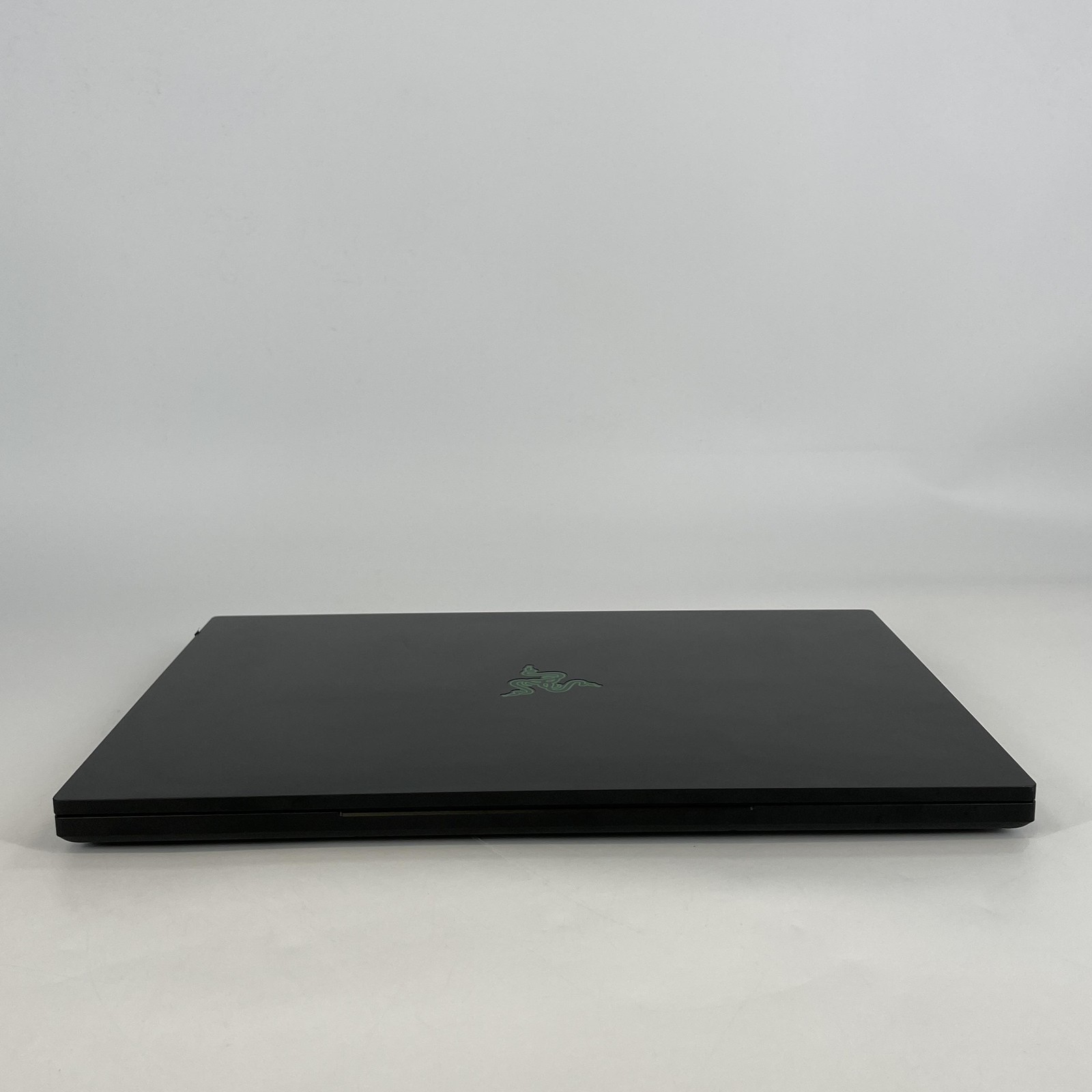 Razer Blade 18 240Hz QHD+ 2.2 GHz i9-14900HX 32GB 2TB SSD RTX 4090 Excellent