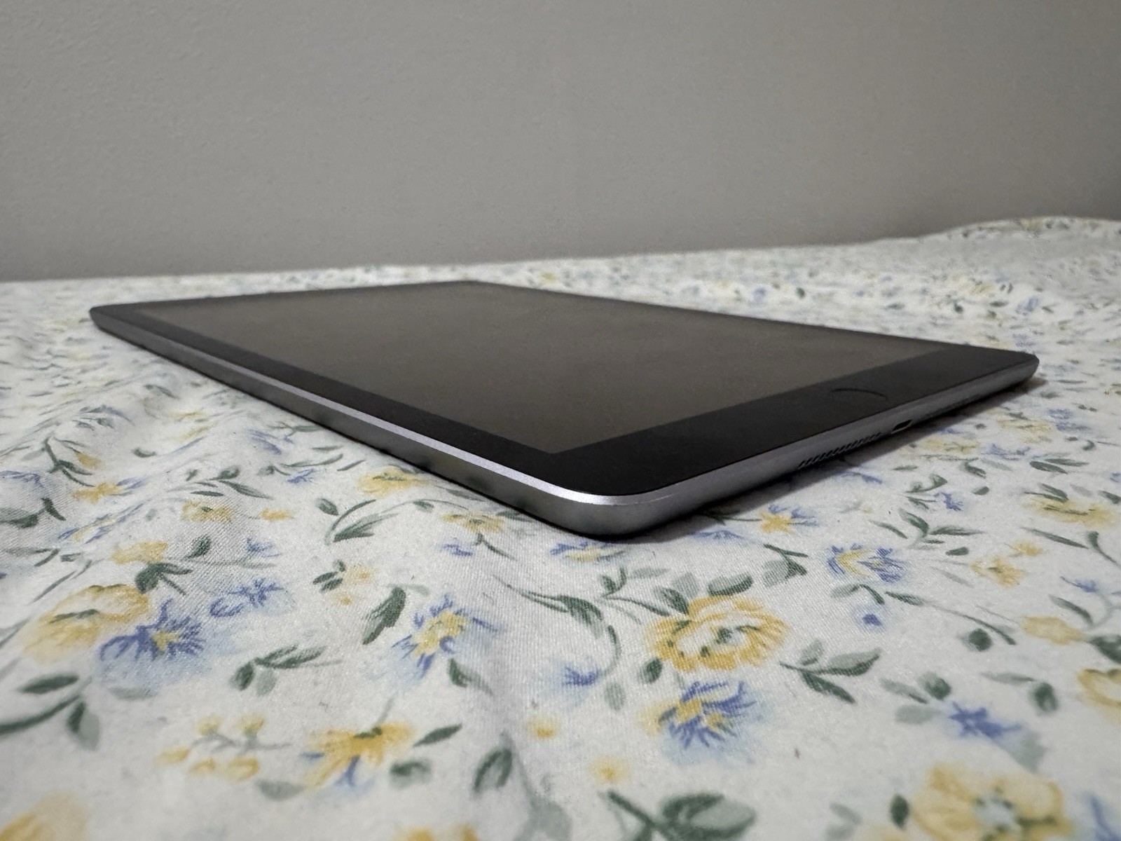 Apple iPad 6th Generation 32gb Wifi