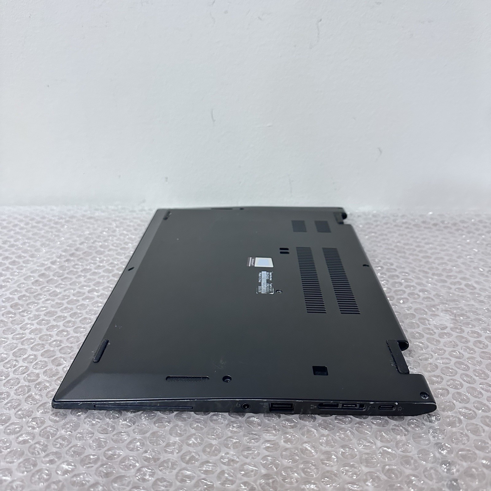 Lenovo X390 Yoga 13.3” i5-8365U 1.6GHz, 16GB Ram, No SSD, Motherboard, Keys Good