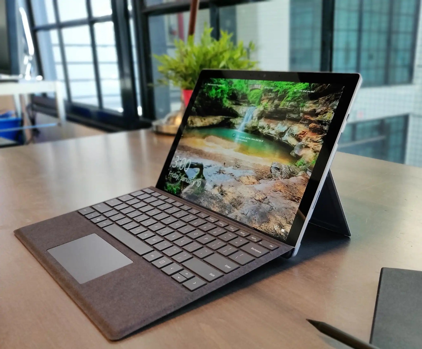 Surface Pro 7 Intel Core i5-1035G4 CPU @ 1.10GHz (1.50 GHz) 8gb Windows 11 Home