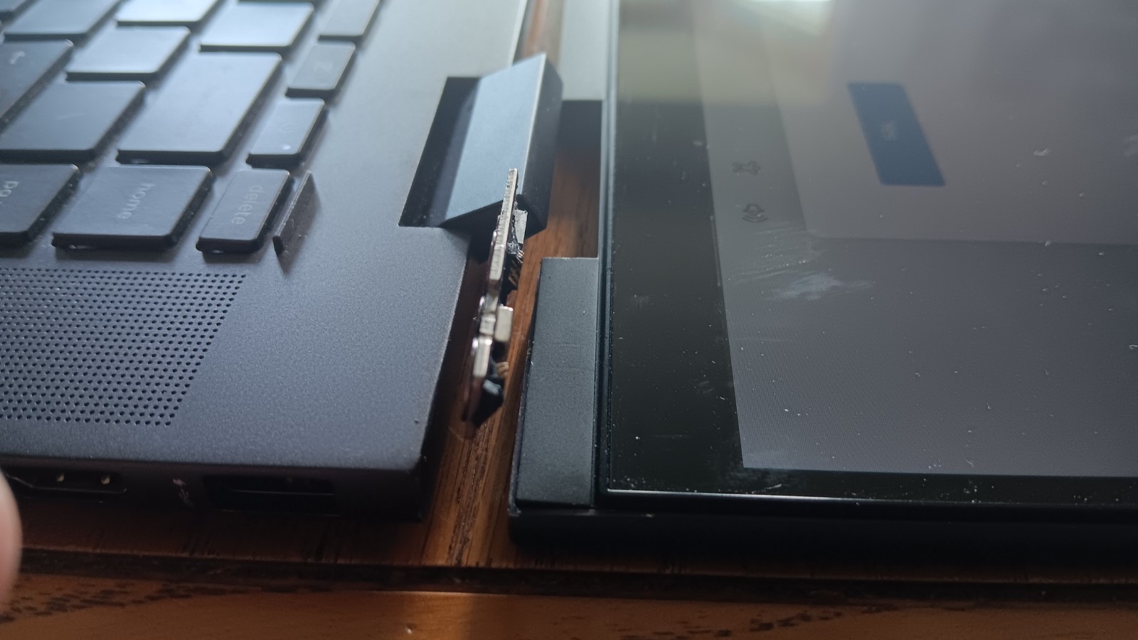 HP ENVY x360 15-ey0013dx 15.6″ Ryzen 5 5625U 8GB RAM 256GB SSD – Broken Hinge