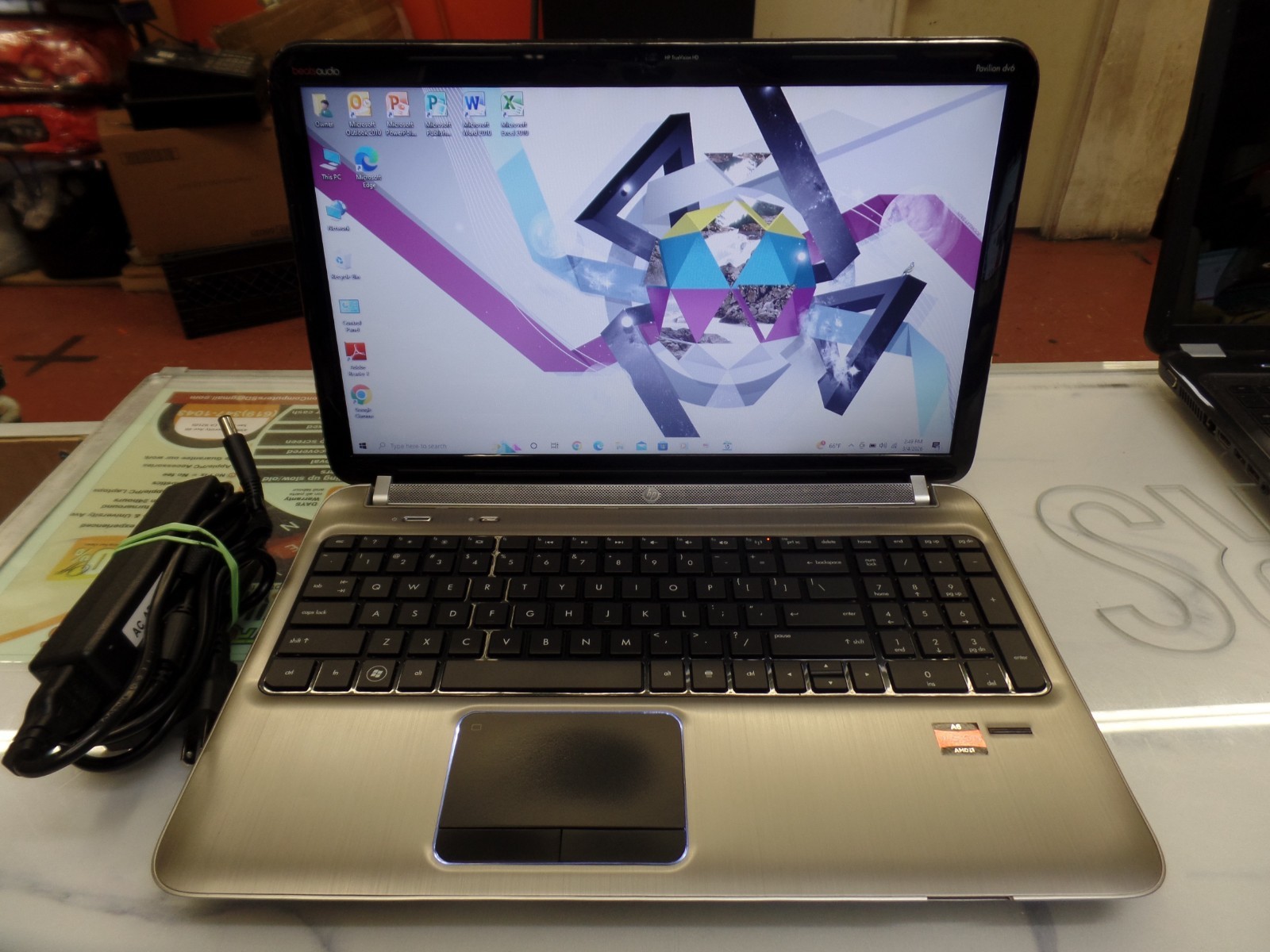 Brushed Aluminum 15″ HP Pavilion DV6-6123cl 1.40GHz Amd A6 6GB 500GB win10 DVD