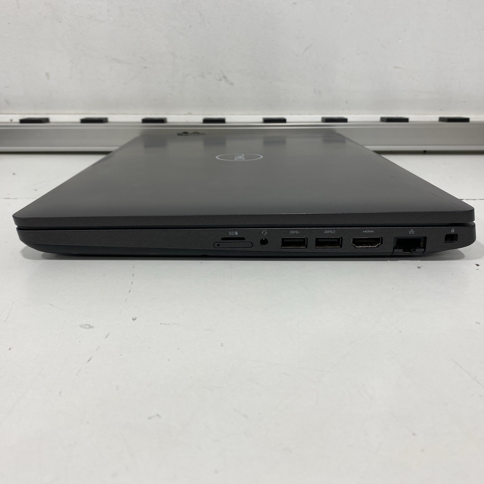 Dell Latitude 5501 – 15″ FHD – i7-9850H – 16GB – 256GB SSD – Win 11 Pro – READ
