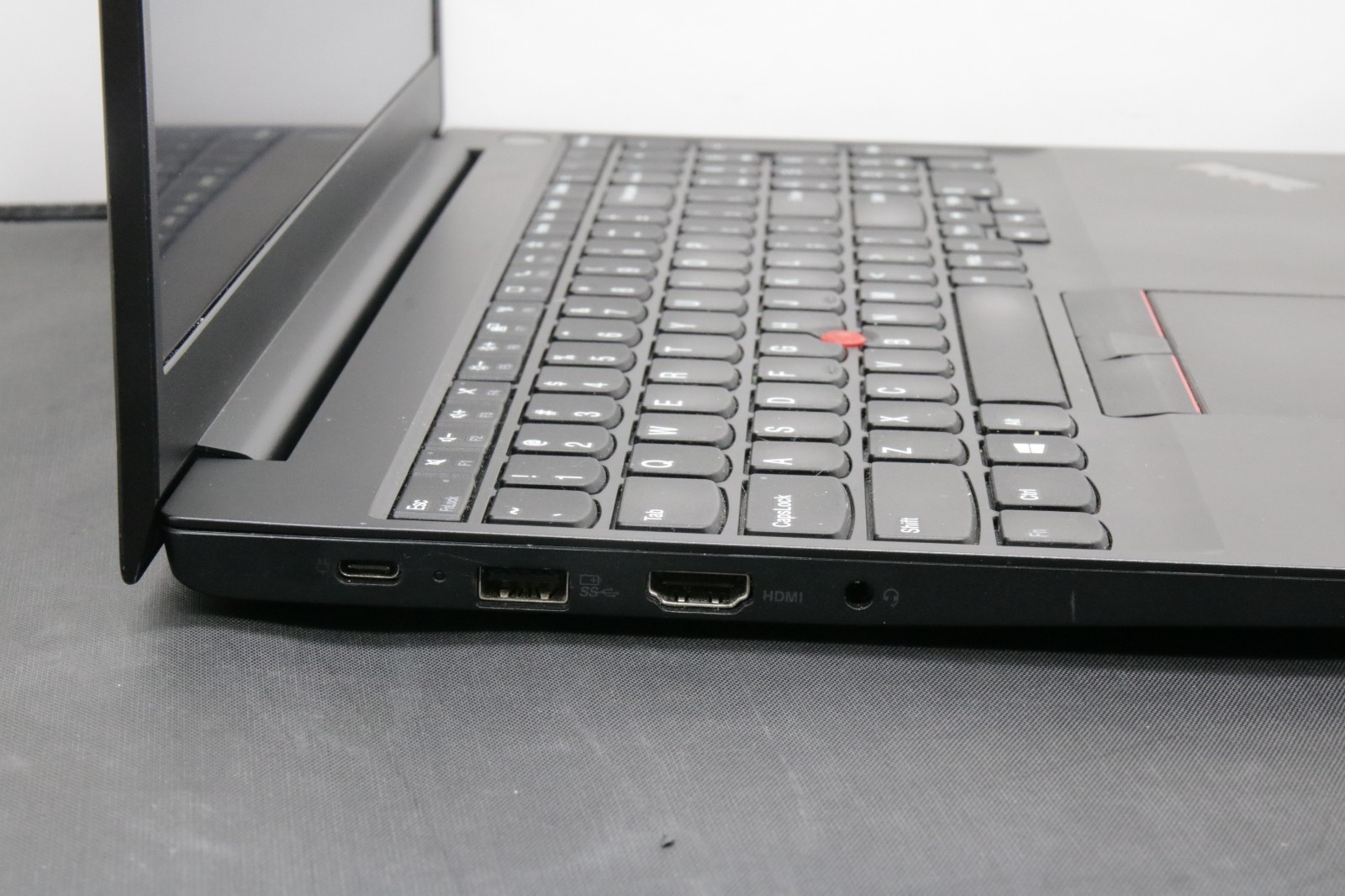 Lenovo ThinkPad E15 G3 – Ryzen 7 5700U – 8GB, 256GB, Windows 11, 15.6″ +Adapter