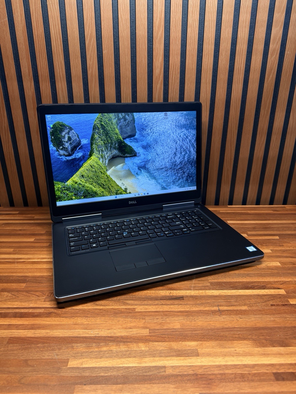 Dell Precision 7710 17.3” Xeon E3-1535M v5 32GB 512GB M4000M W11 Pro