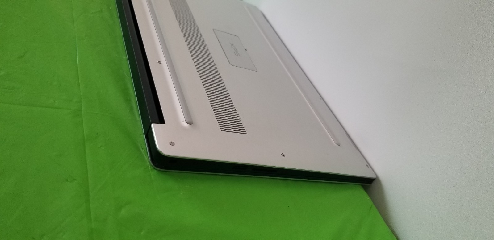 Dell XPS 15 9570, Intel Core i7-8750H @ 2.2GHz, 32GB RAM, 512GB SSD,WIN 11 Pro,