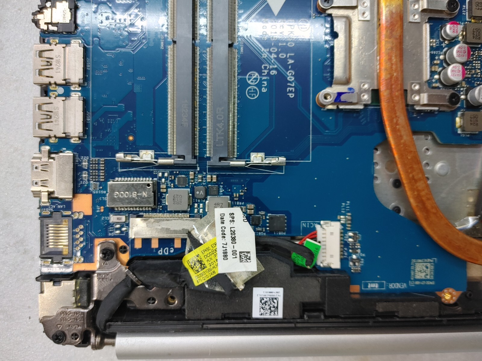 HP 15-DA0XXX 1 Core i5-8250U@ 1.60GHz , NO RAM , NO SSD FOR PARTS ONLY