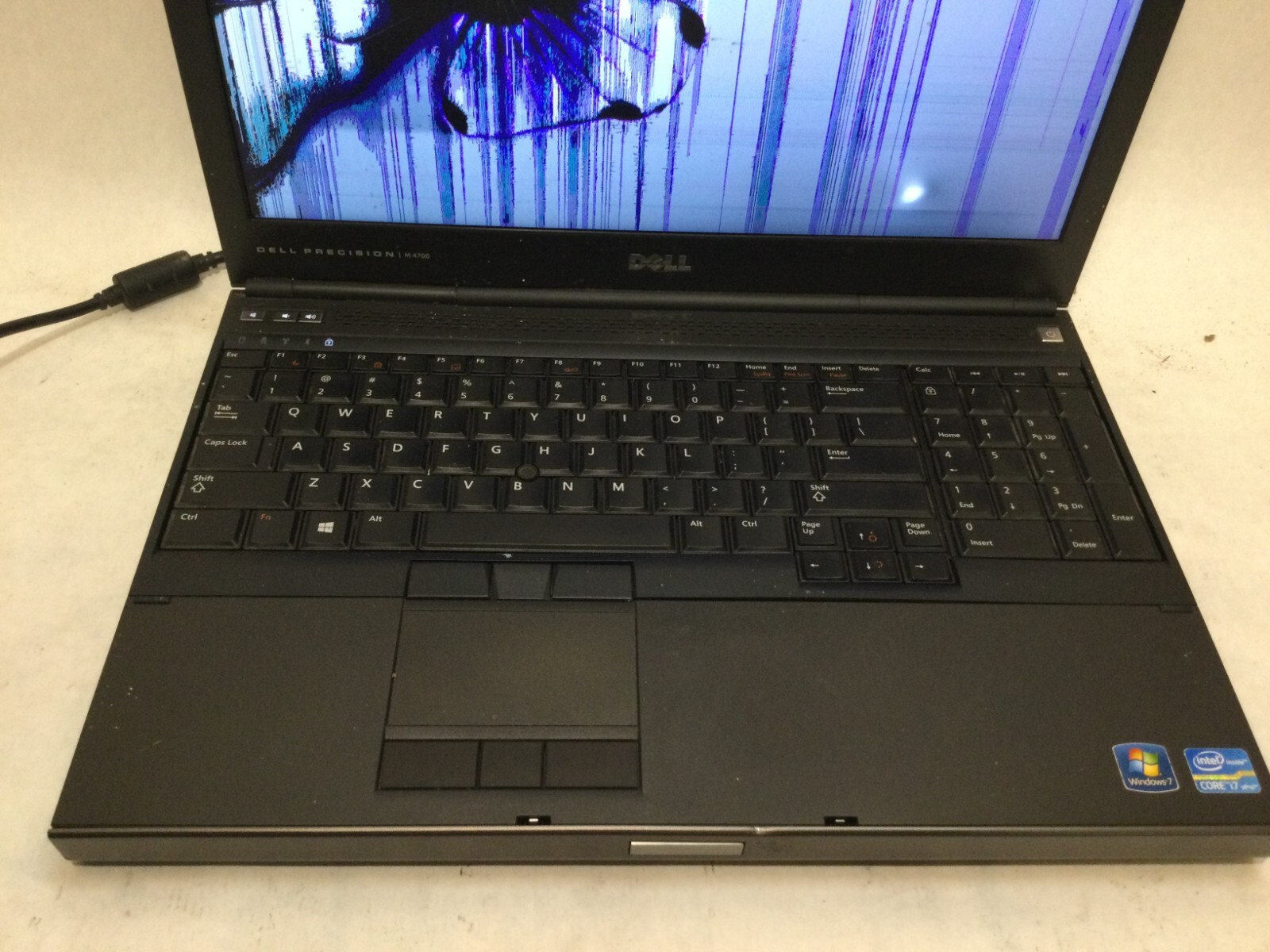 Dell Precision M4700 15.6” / Intel i7 UNKNOWN SPECS / (CRACKED/MISSING PARTS!)MR