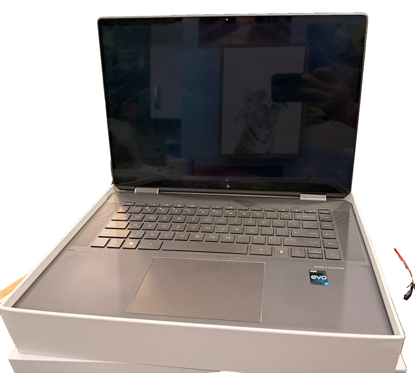 HP Spectre x360 2-in-1 16″ 4K OLED (1TB SSD, i7-1360P, 3.40 GHz, 16GB) Laptop