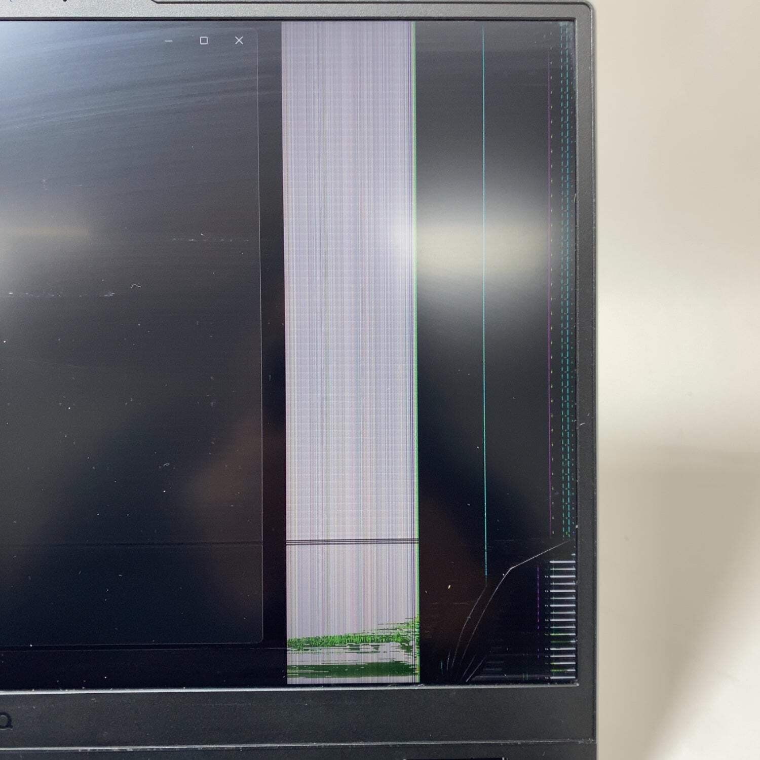 Broken Lenovo LOQ 15ARP9 15.6″ Ryzen 5 7235HS 3.2GHz 12GB RAM 512GB SSD Read