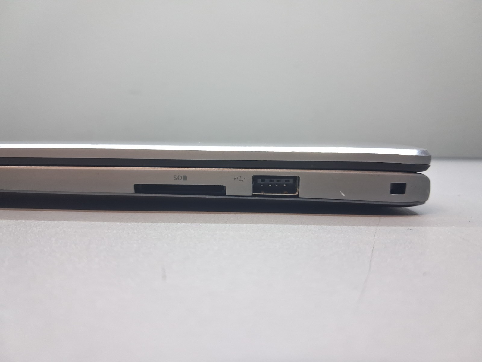 Dell Inspiron 7579 15.6″ FHD 2-in-1 i7-7500U 2.7GHz 8GB RAM 512GB M.2 W11H READ