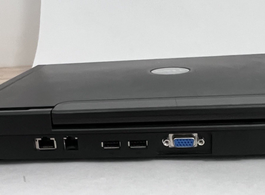 Dell Vostro 1000 15.4″ Laptop Windows XP Athlon 64 1.9GHz 2GB 120GB