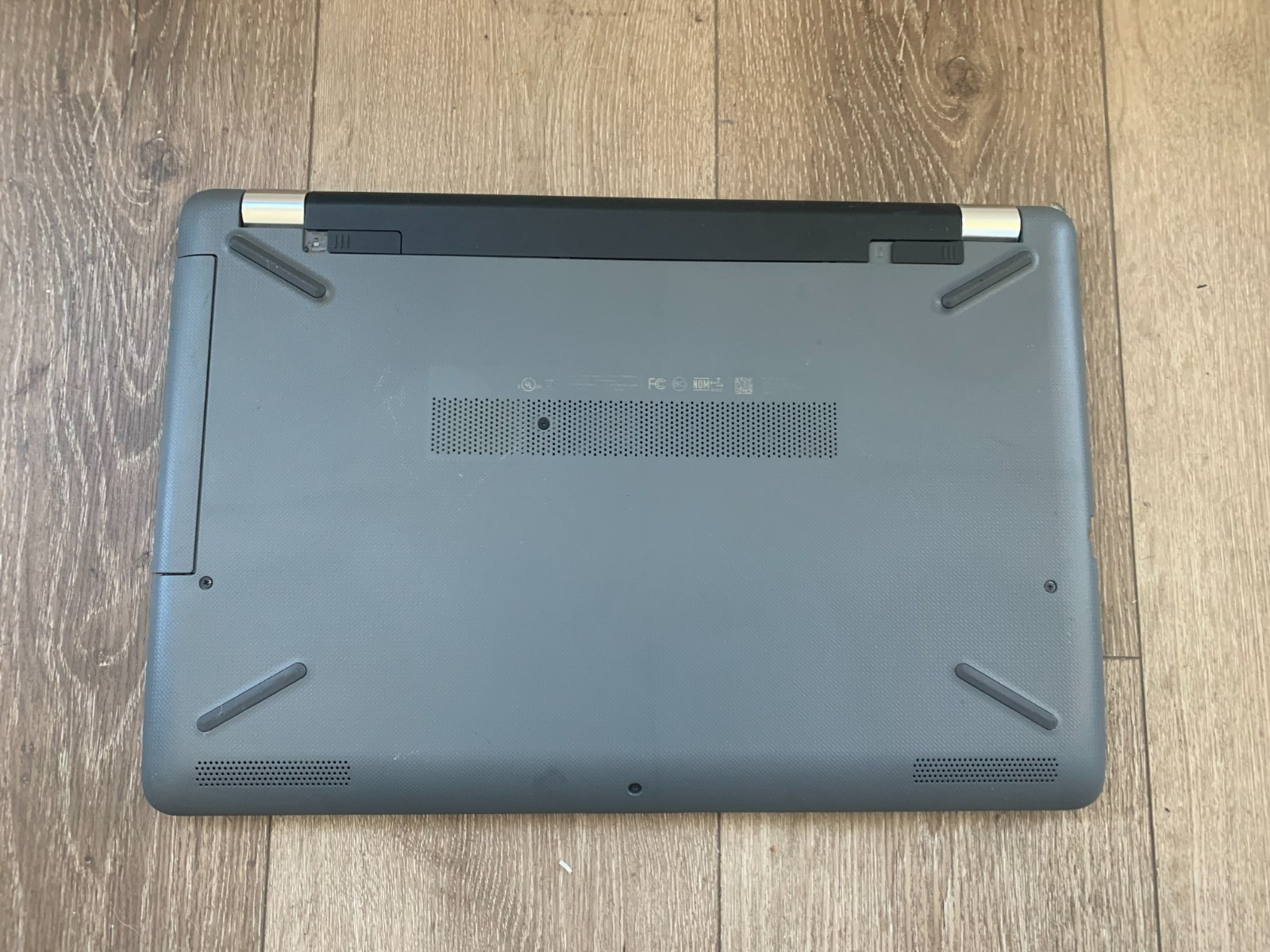 HP 15-bs033cl 15.6″ Touchscreen intel Core i3-7100U 2.40GHz 8GB RAM 1TB Win 10
