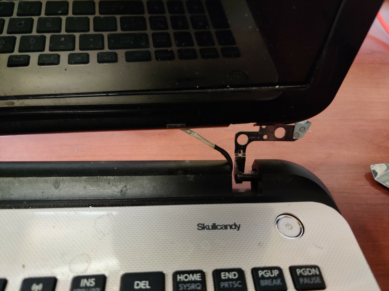 Toshiba L55-B5338, Damaged LCD Assembly, Selling for Parts or Repair, Read Info