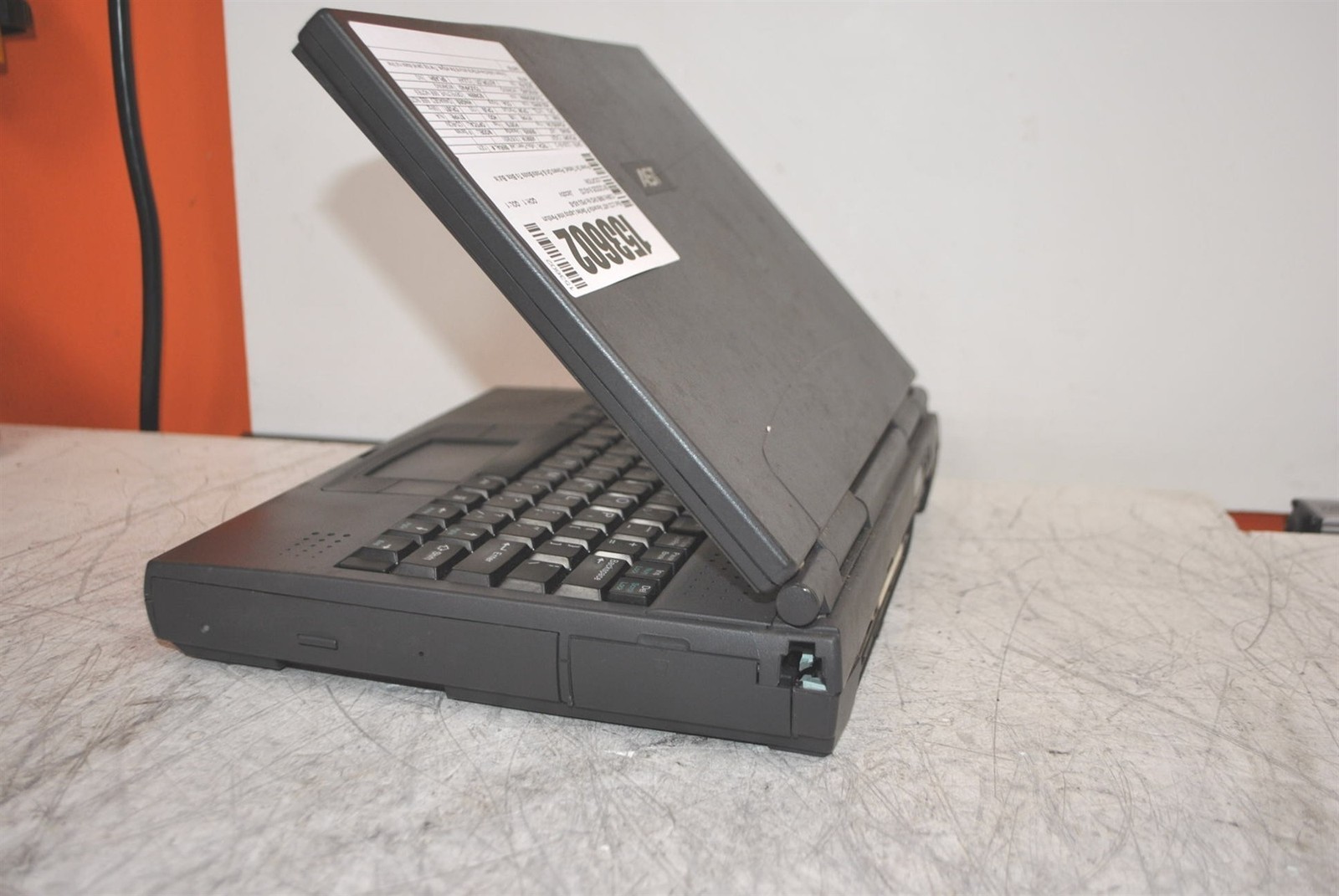 Bad LCD AST Ascentia P Series Laptop Intel Pentium 133MHz 8MB 0HD No PSU AS-IS