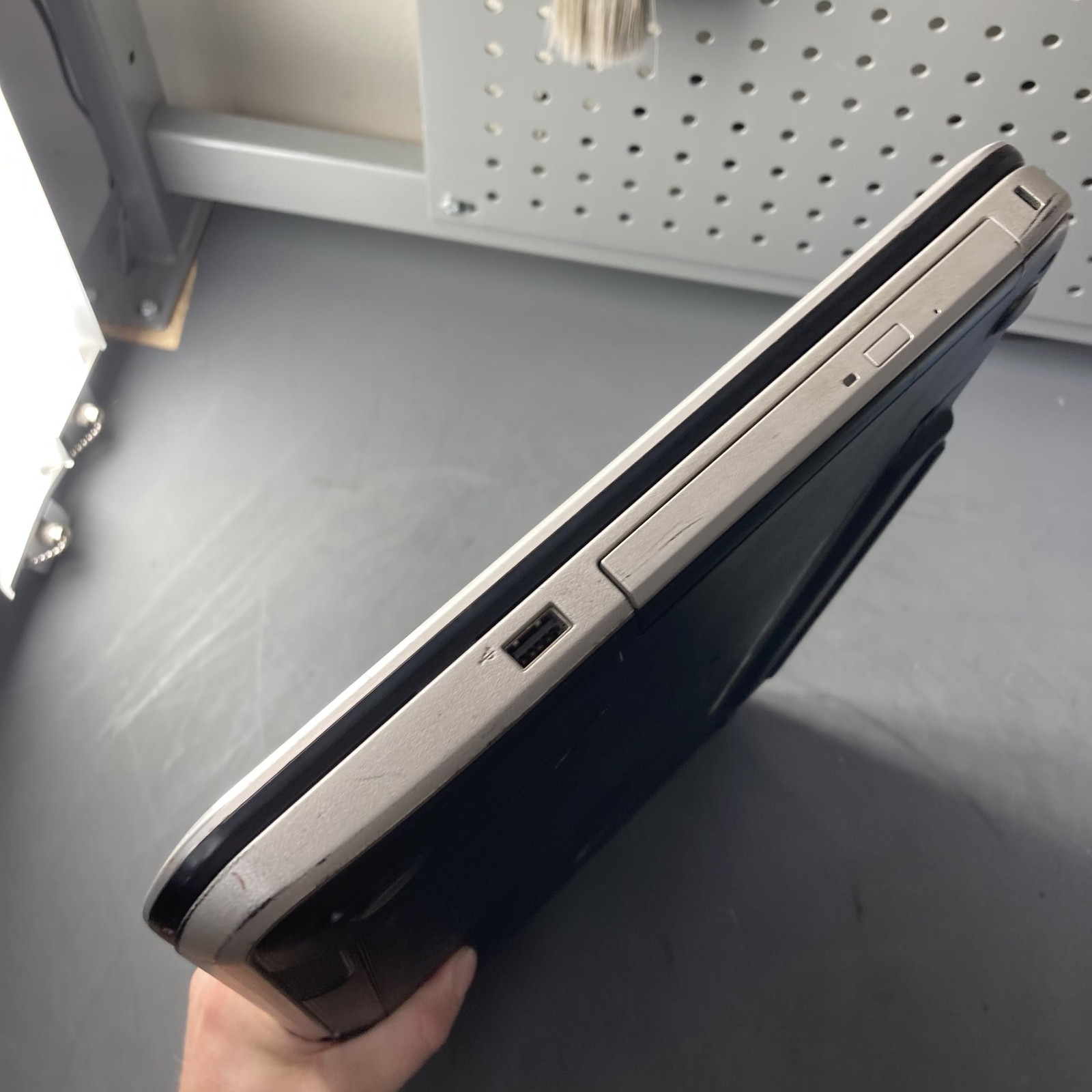 Dell Inspiron 17R 5737 17.3″ Laptop Core i5-4200U 1.6GHz 8GB RAM 256GB SSD W10P