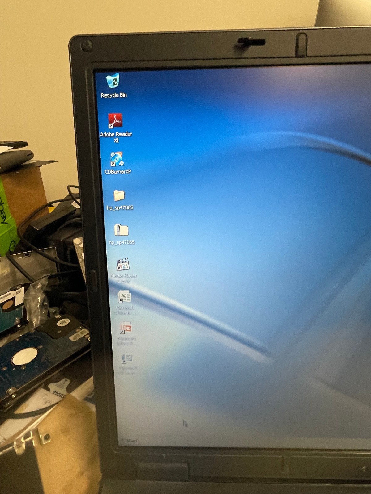 HP Compaq 8710P Core 2 Duo T8100 2100MHz 2 GB 320GB HDD XP Pro WXGA+ Nvidia GPU