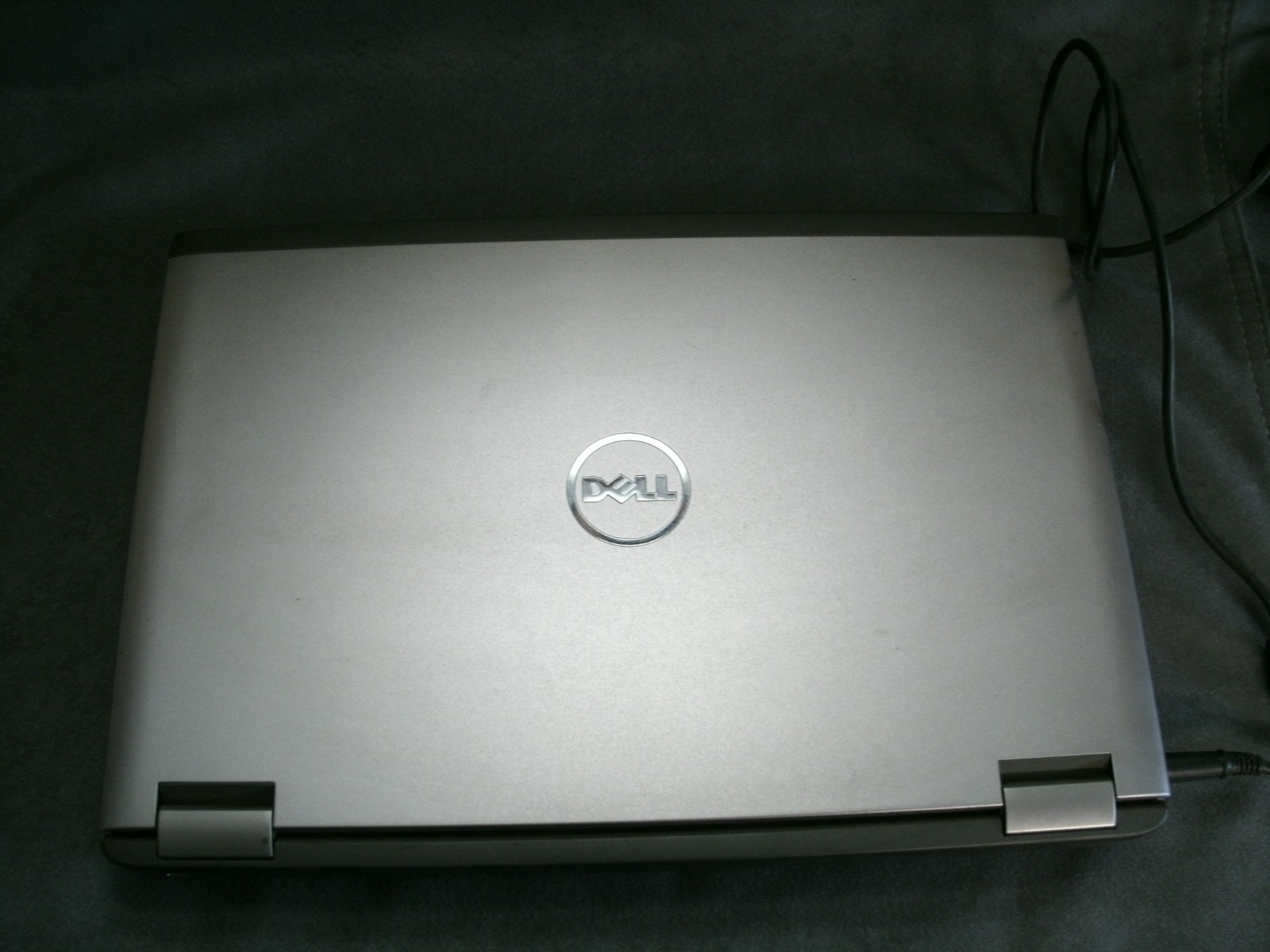 DELL Vostro 3560 Laptop Computer – Turns on – Selling For Parts – Has Charger