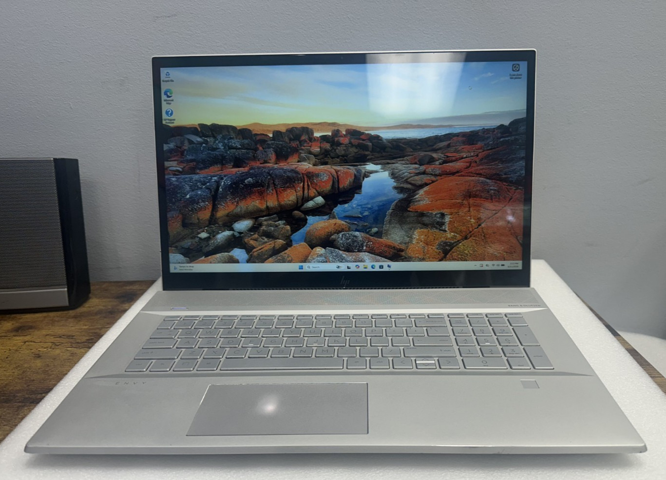 HP Envy 17.3″ Intel Core i7 8565u 1.80 GHz 16GB RAM 512GB SSD