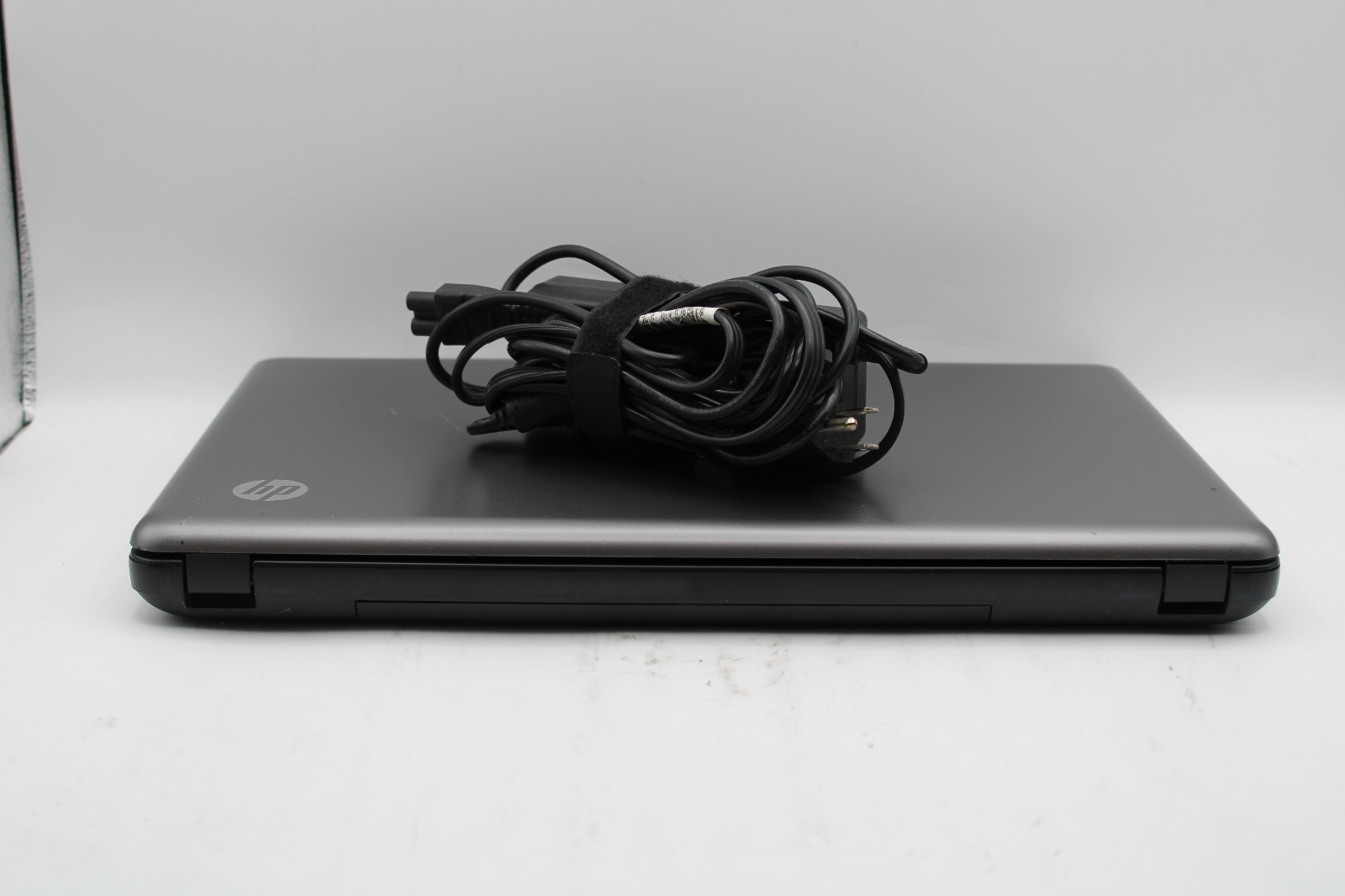 HP 2000-369WM _ AMD E-450 @ 1.65 GHz _ 4GB RAM _ No SSD / OS