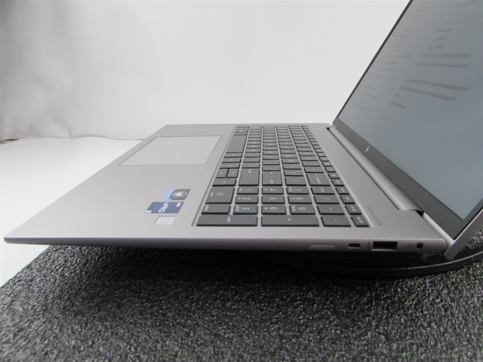 HP ZBOOK FIREFLY 16 (G9) 1920X1080 FHD I7-1265U 512GB SSD 16GB RAM NO O.S