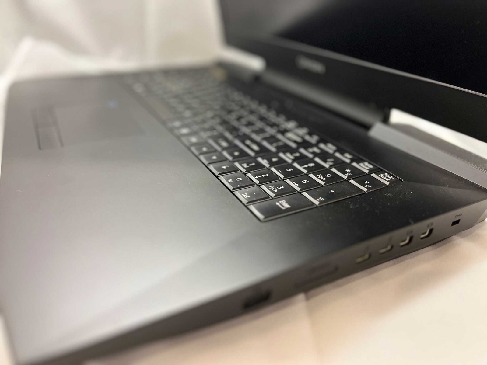 Origin Laptop EON17SLX 1080P GSYNC 17.3 – Black color