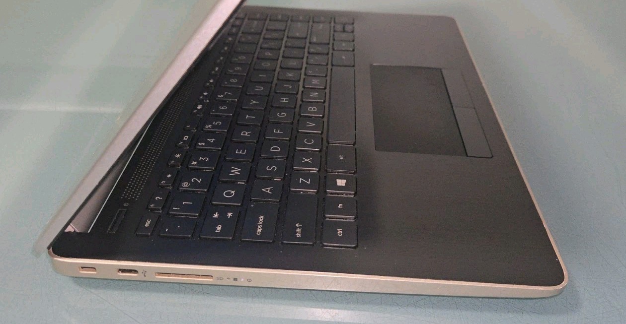 HP Notebook 14-cf0013dx 14″ Laptop Core i3-8130U @2.20GHz 8GB RAM, 1TB HDD, READ