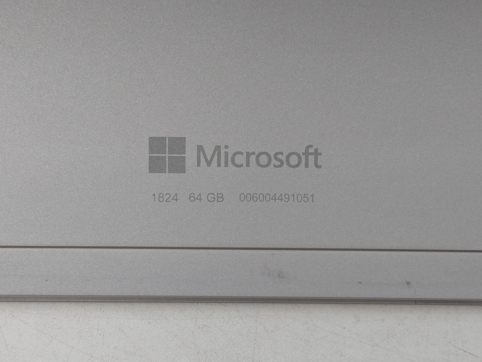 Microsoft Surface Go 2-in-1 10″ 1800 x 1200 Touch PENTIUM 4415Y 4GB W10P *READ*