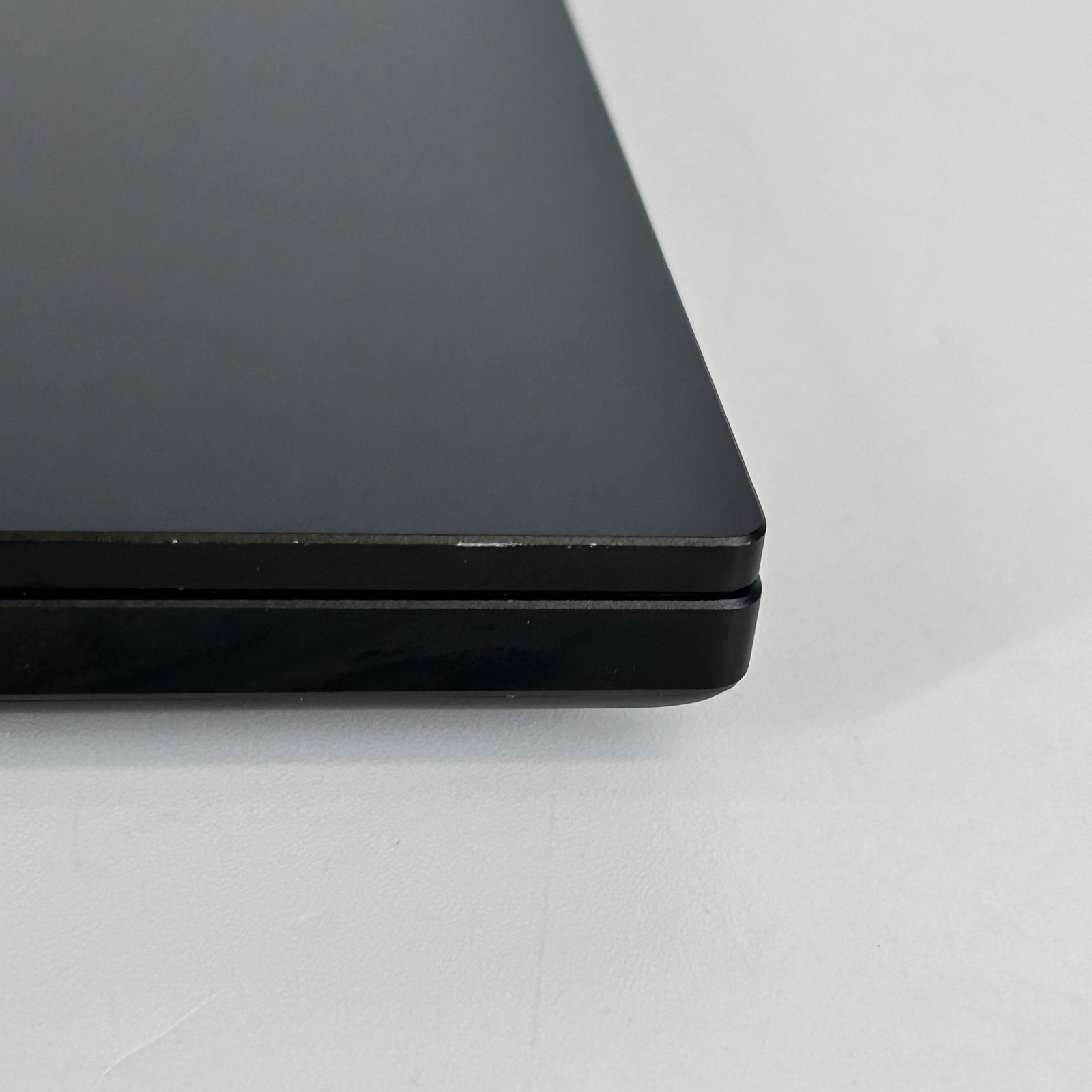 Razer Blade 14 120Hz QHD+ 2.0 GHz Ryzen AI 9 365 32GB 1TB RTX 5070 LCD Damage
