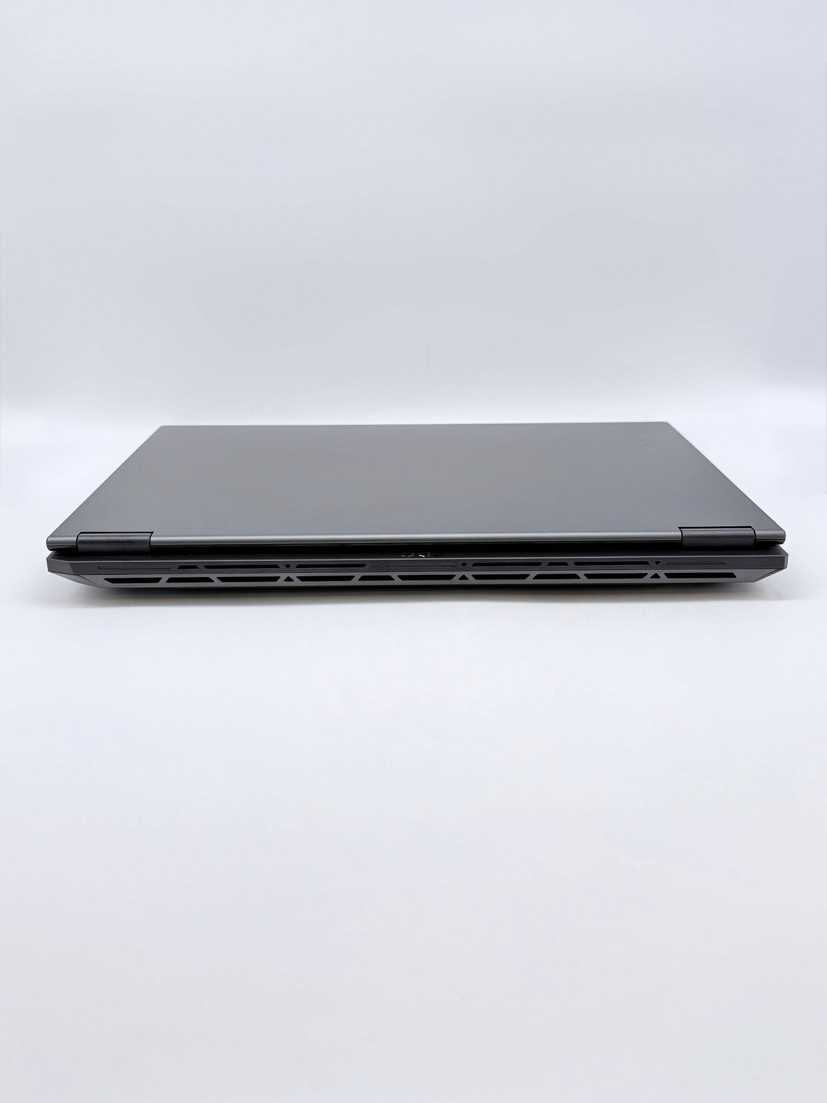 Asus TUF Gaming 18″ A18 GeForce RTX 5050 16GB RAM 1TB Black w/ Charger and Box