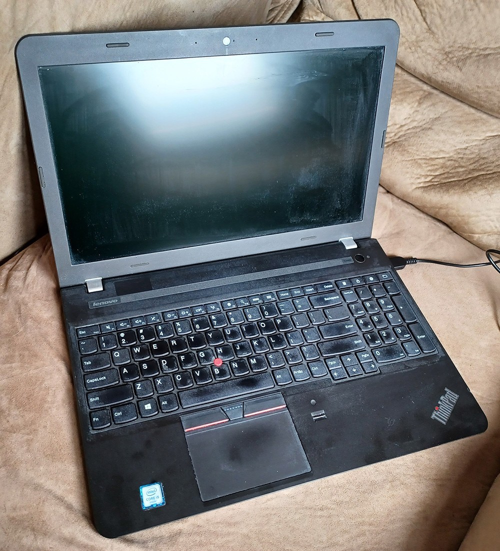 Lenovo ThinkPad E560 15.6″ Core i5-6200U @ 2.3GHz 4GB RAM 500GB HDD Win 10 Pro