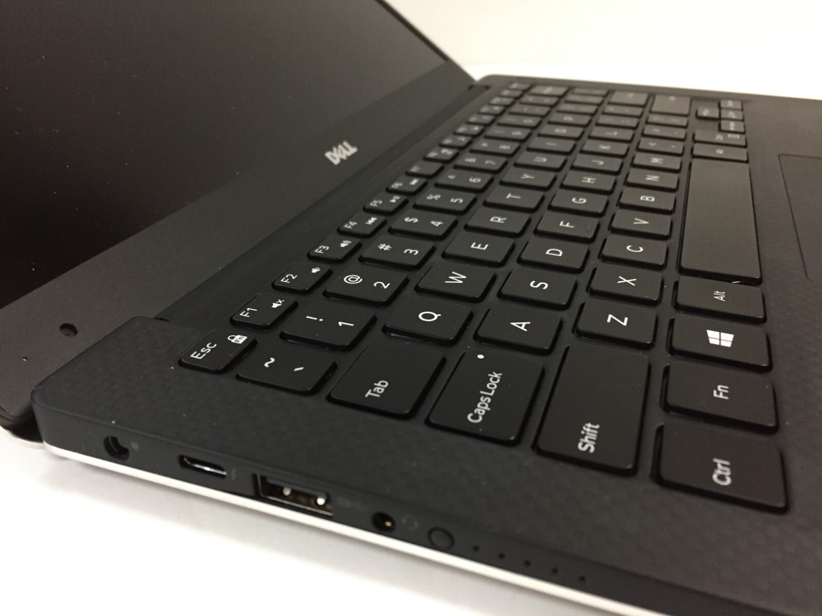 Dell XPS 13 9350 13.3″ Laptop/Intel i5-6200u/8GB RAM/128GB SSD/Win 10 H