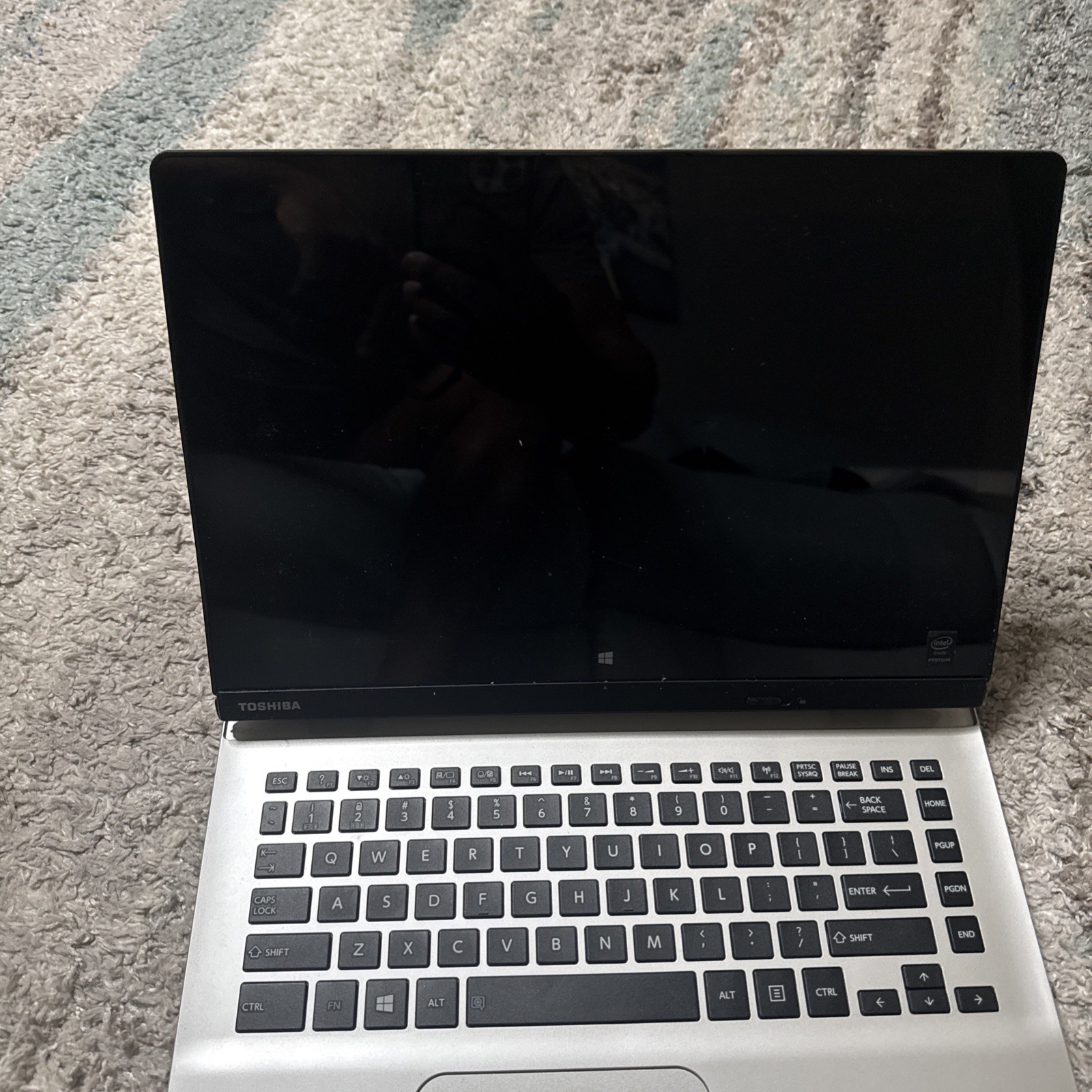 Toshiba Satellite Click 2 Pro P35W-B3204 Intel Core i5-4210u Laptop Tablet