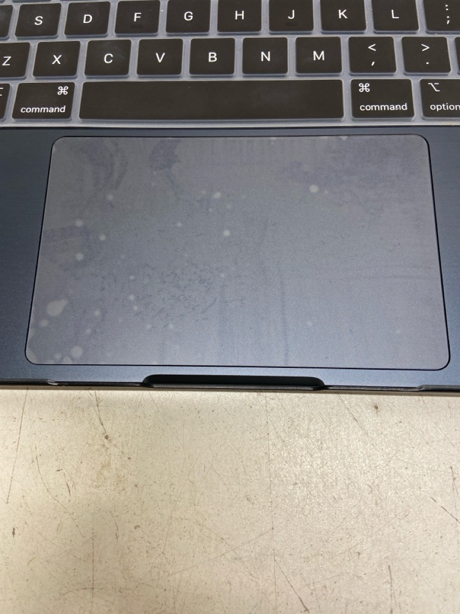 APPLE MACBOOK AIR M2 CHIP 256GB 8GB RAM WITH CHARGER (P18028140)