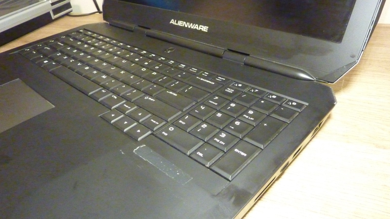 Dell Alienware 17 R3 Gaming Laptop i7-6700HQ GTX 1070 17.3″ for PARTS w/ AC