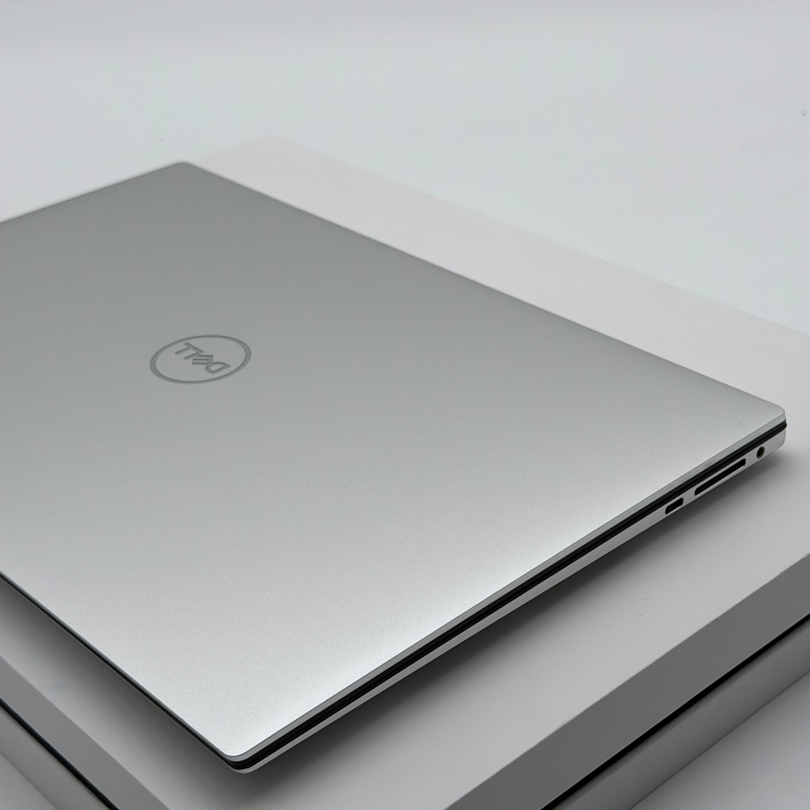 Maxed Out Dell XPS 15 9520 – i9, 64GB RAM, 2TB SSD, 3.5K OLED TOUCH- NEW BATTERY