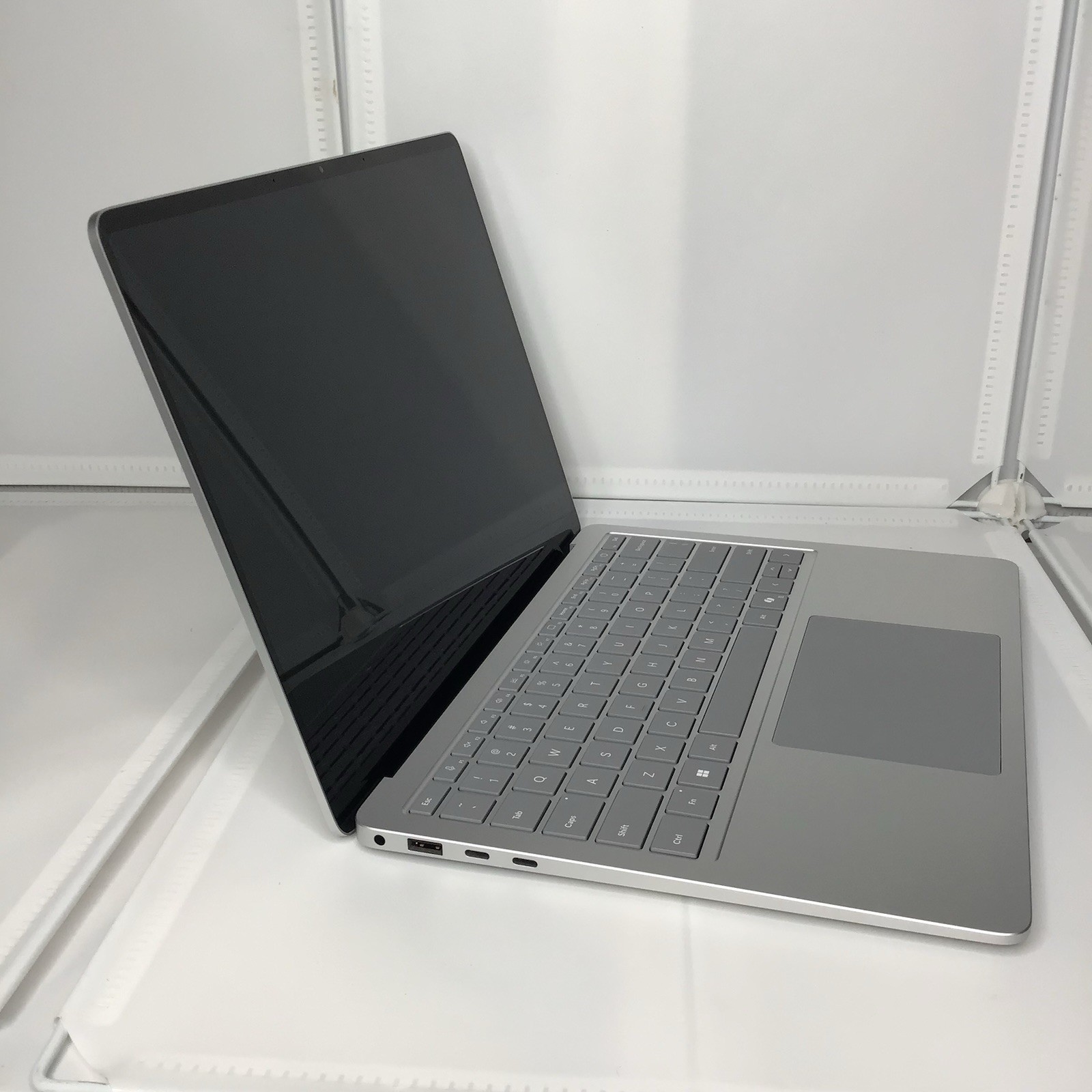 Microsoft Surface Laptop 7th Edition 13.8″ Snapdragon X 3.4GHz 16GB RAM 256 GB
