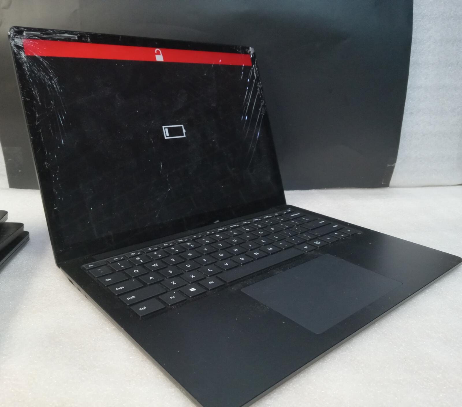 Microsoft Surface Laptop 3 1868 13.5″ i5-1035g7 256GB M.2 SSD 8GB DDR4 NO OS