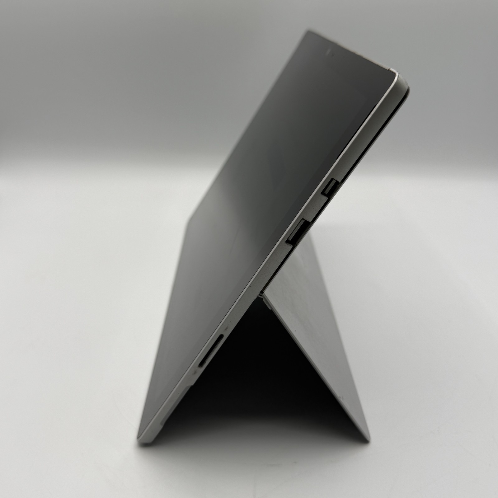 Microsoft Surface Pro 1796 i7-7660U 8GB 256GB SSD 2.50GHz Tablet Silver – C